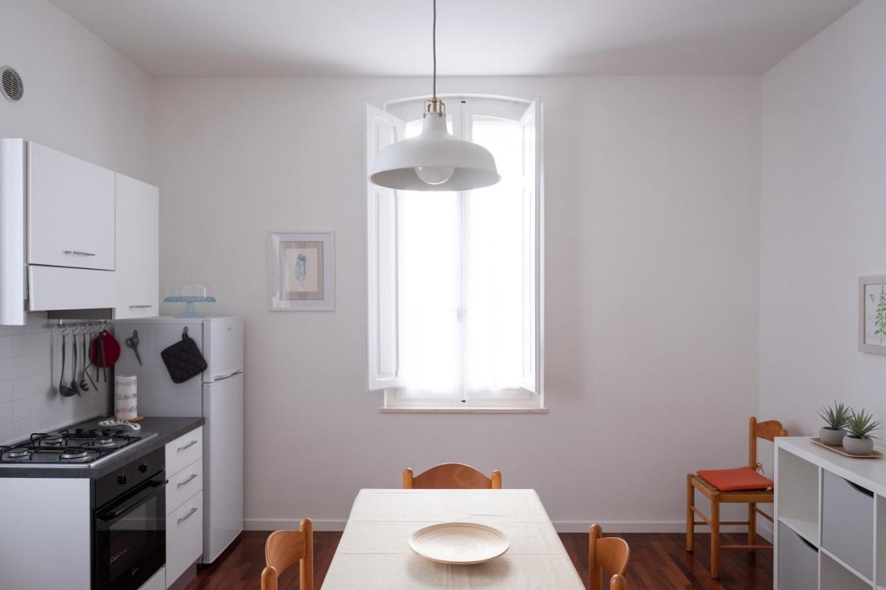 Casa Alina- Art House Apartment Фолиньо Екстериор снимка
