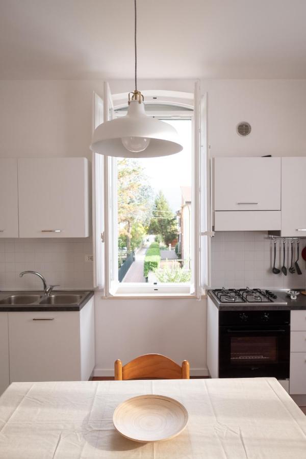 Casa Alina- Art House Apartment Фолиньо Екстериор снимка